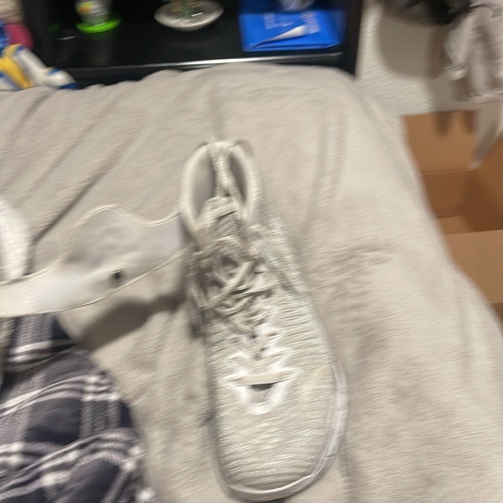 Anta Basketball Shoes - Picture 3 of 5